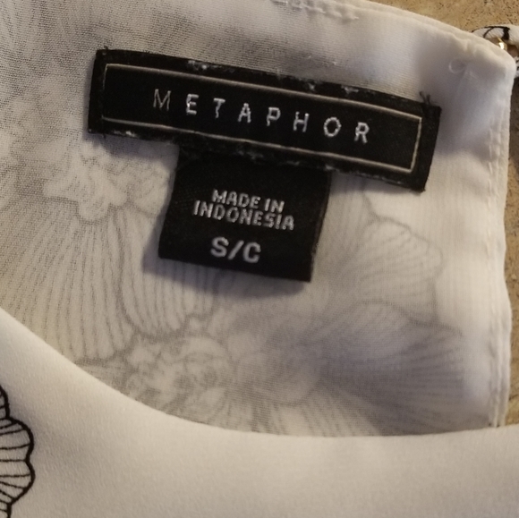 Layered Floral Top by METAPHOR - Picture 10 of 12